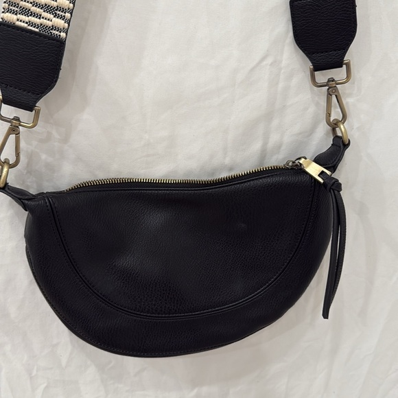 Black leather crossbody bag from Anthropologie urban originals - Picture 3 of 6
